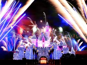 How Much Does Disneyland Make In A Day? - That Disney Fam