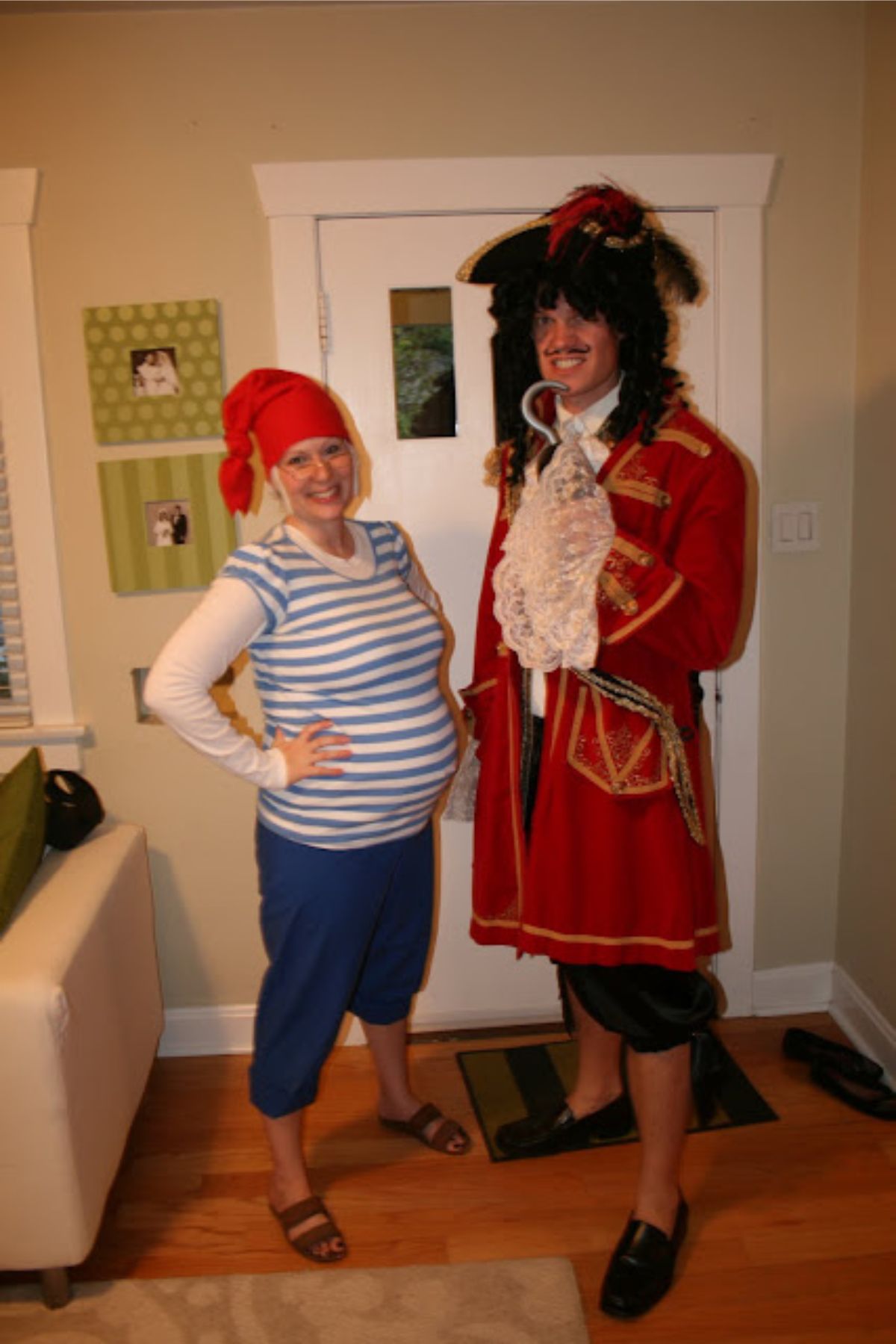 smee costume for a pregnant woman