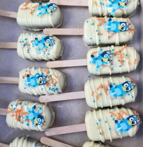 8 Bluey Cake Pops Perfect For Your Bluey Obsessed Birthday Kid - That