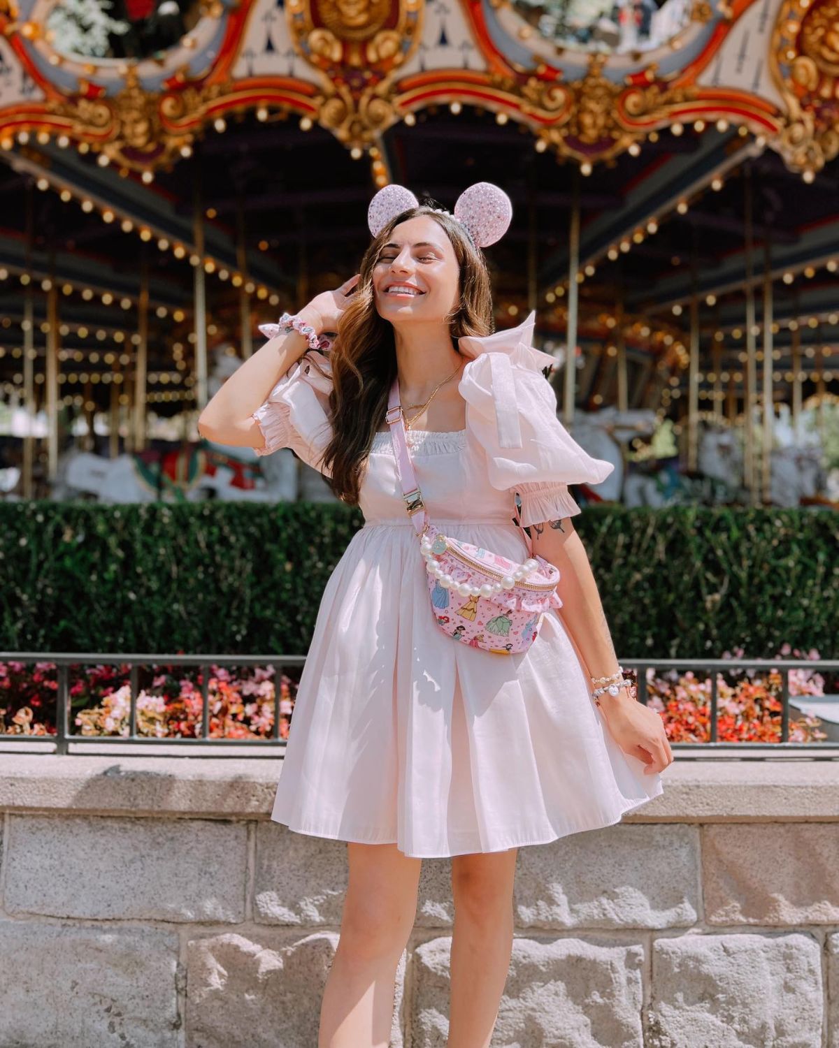 Feminine Aurora Outfit
