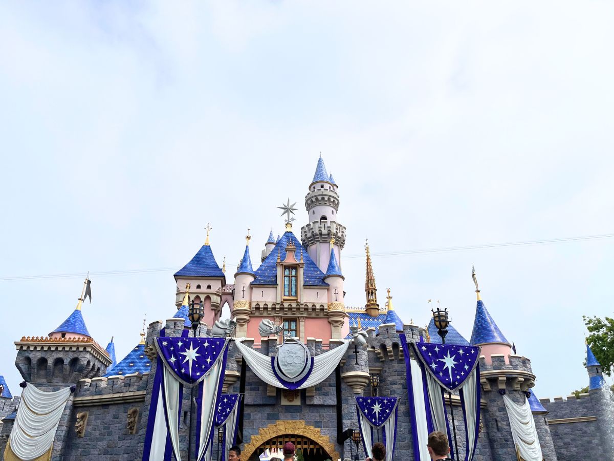 New Disneyland Costco Ticket Deal for 2026 Includes Lightning Lane & $60 Dining Card