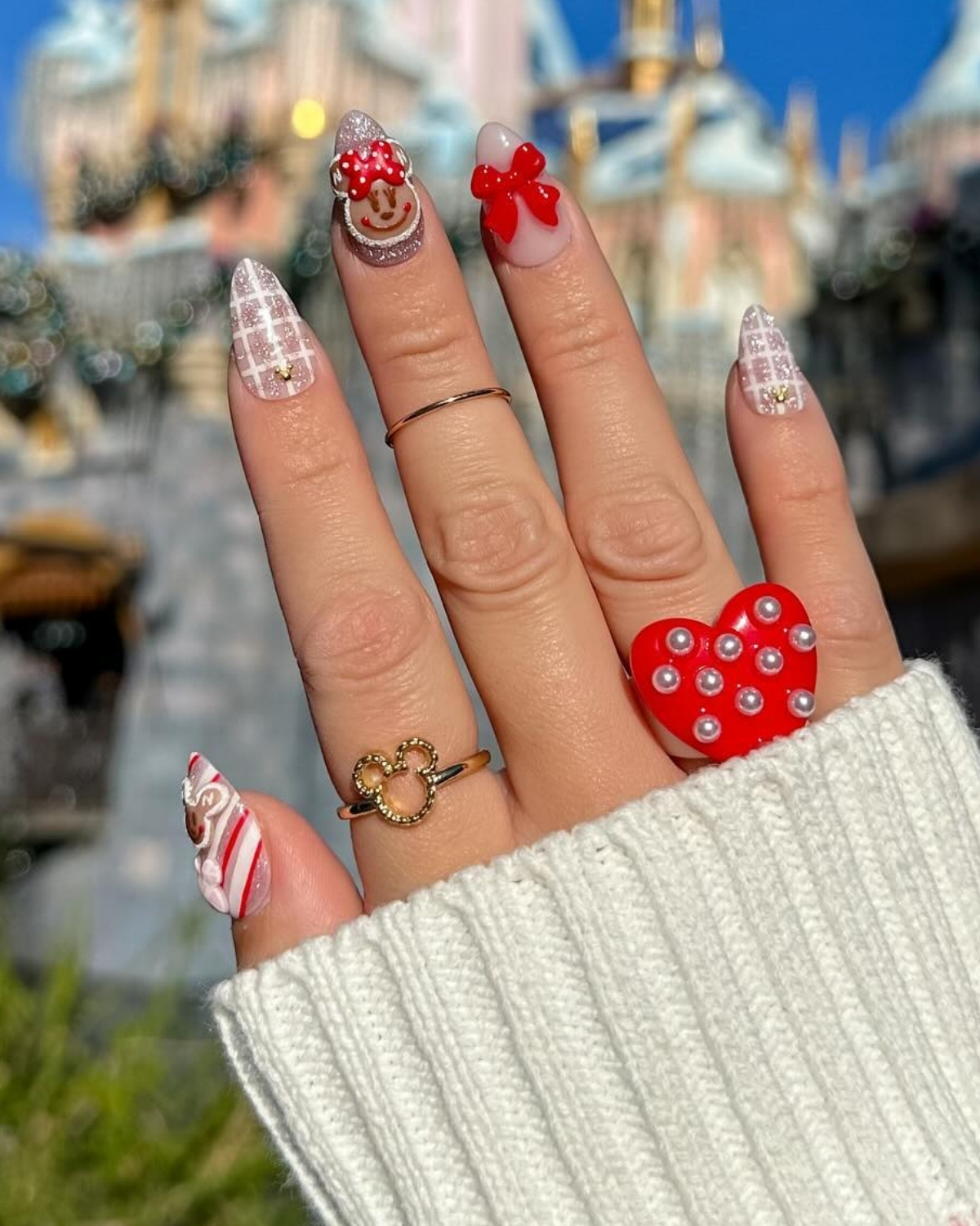 3D Minnie Gingerbread Nails

