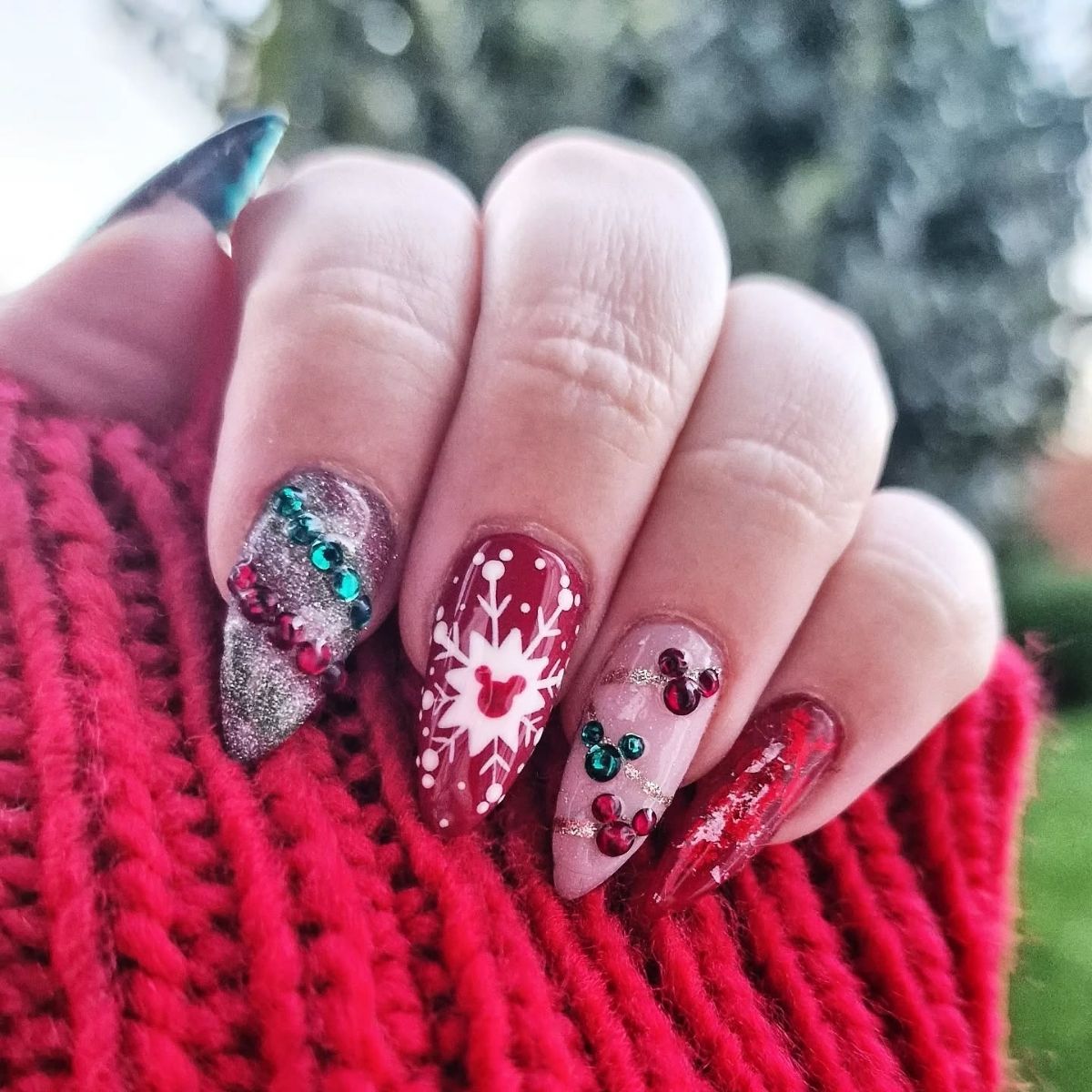 Pointy Christmas Nails

