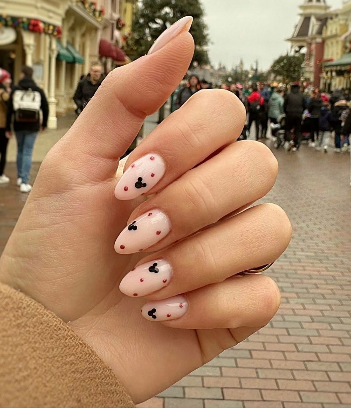 Simple Mickey Holiday Nails

