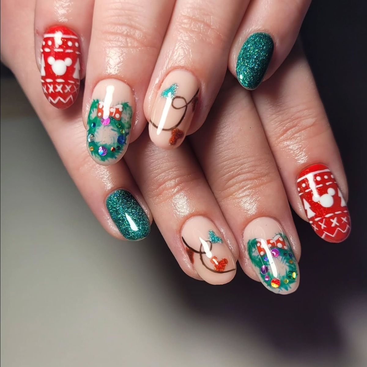 Sparkly Disney Christmas Nails

