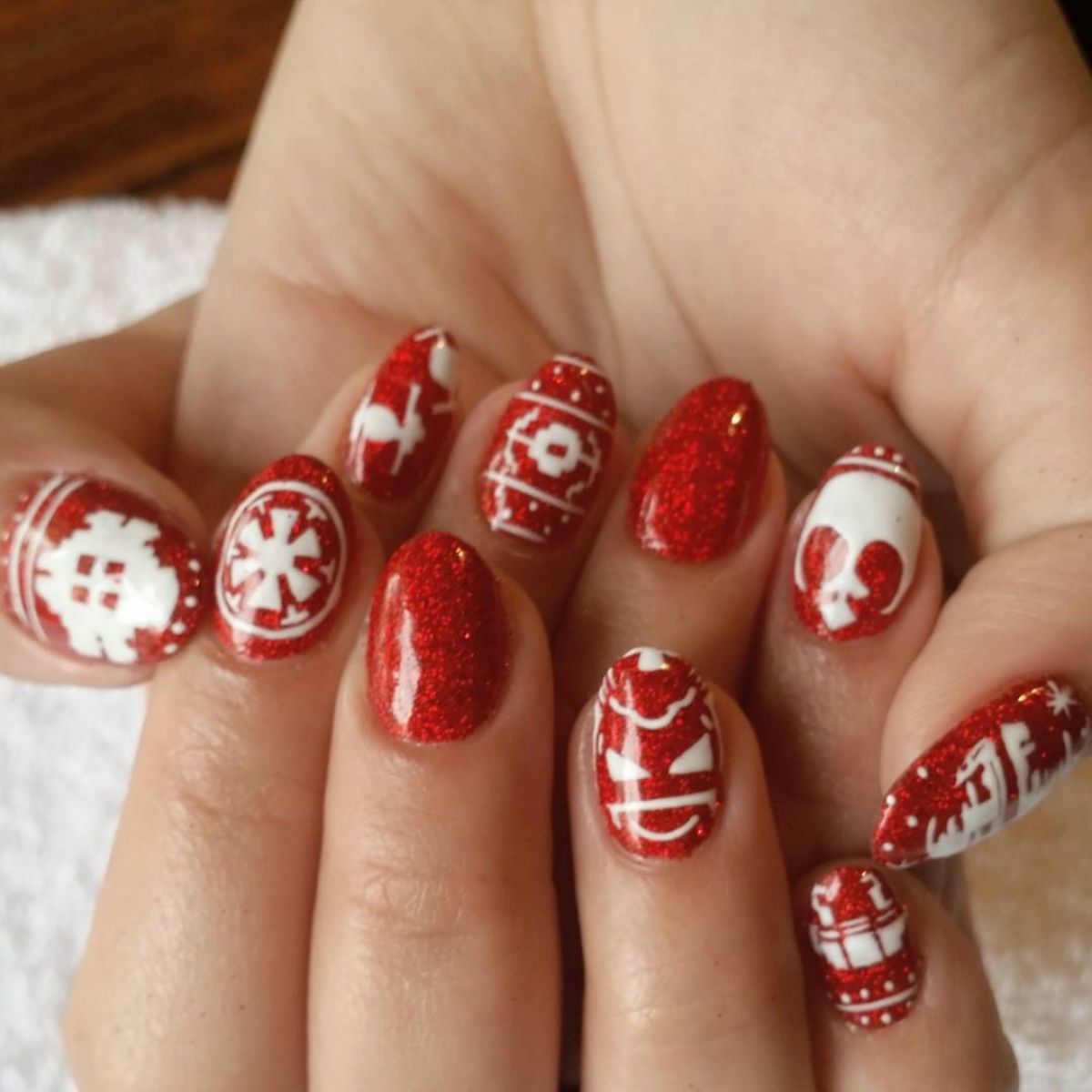 Star Wars Christmas Sweater Nails


