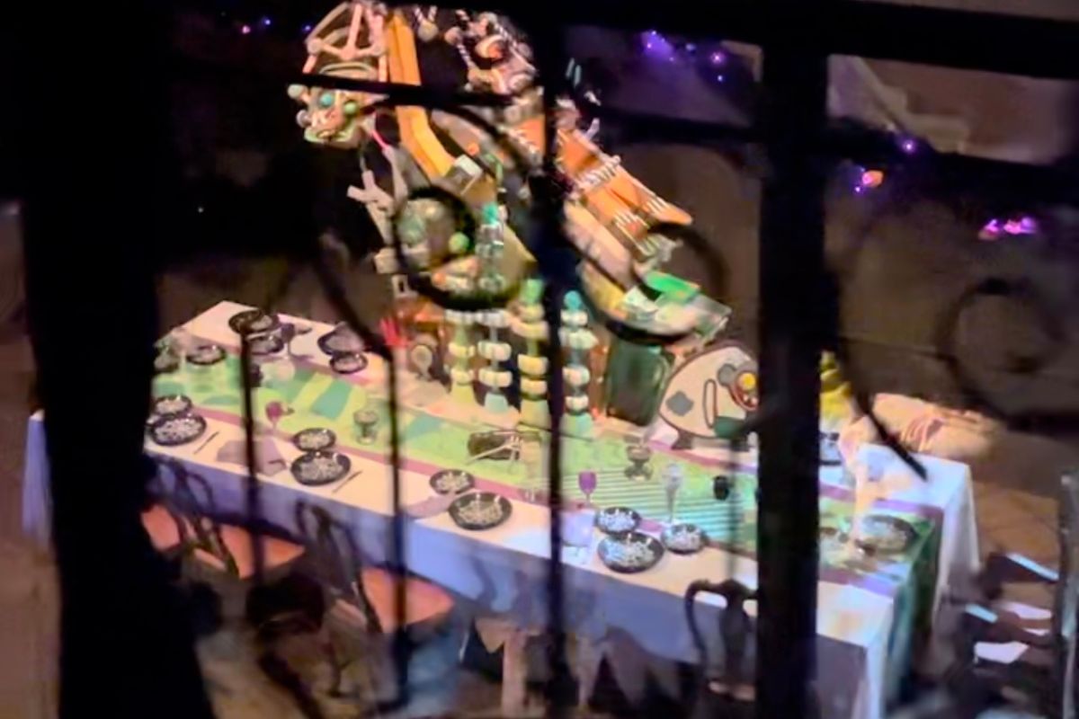 haunted mansion holiday hidden mickey plates