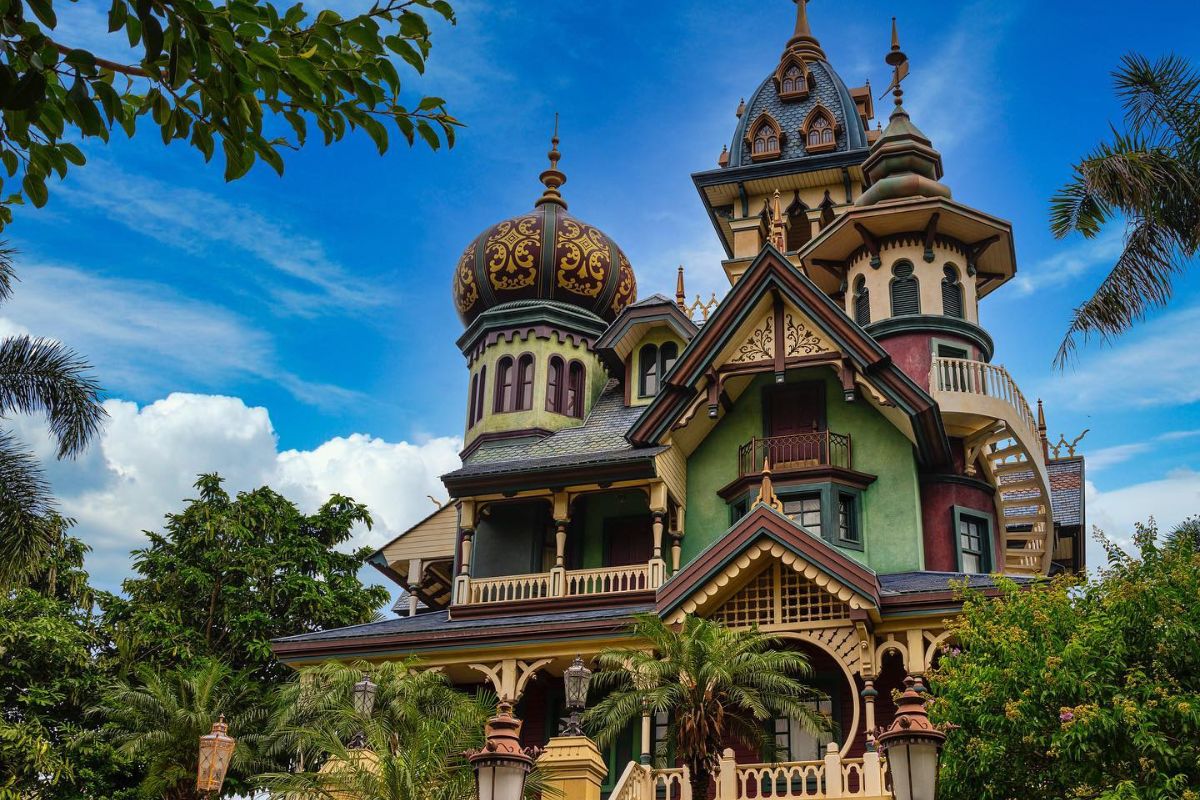 mystic manor