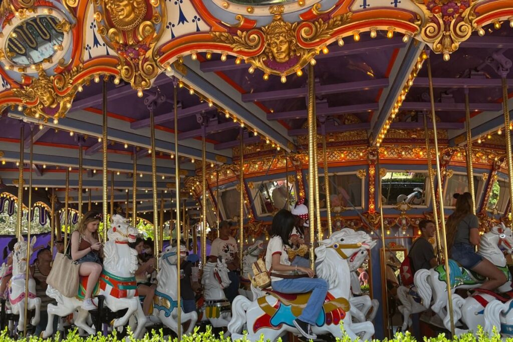 14-most-classic-disneyland-rides-that-disney-fam