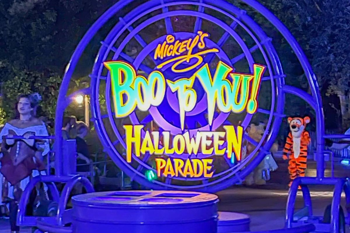 Mickey's Boo To You halloween parade