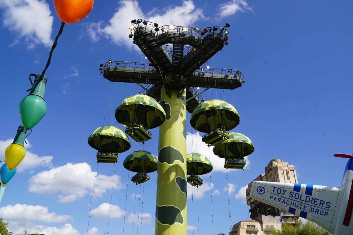 green army men parachute drop