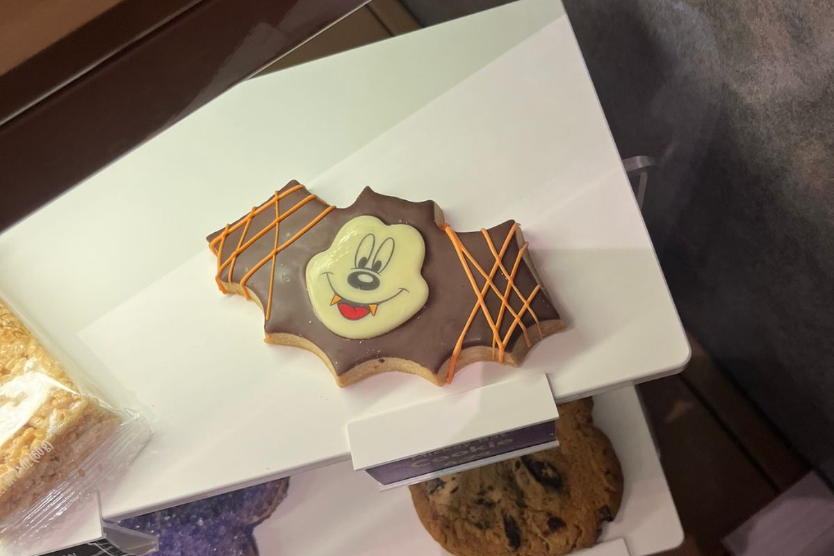 mickey bat cookie