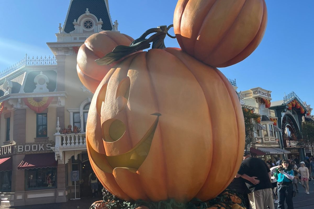 mickey pumpkin blinky