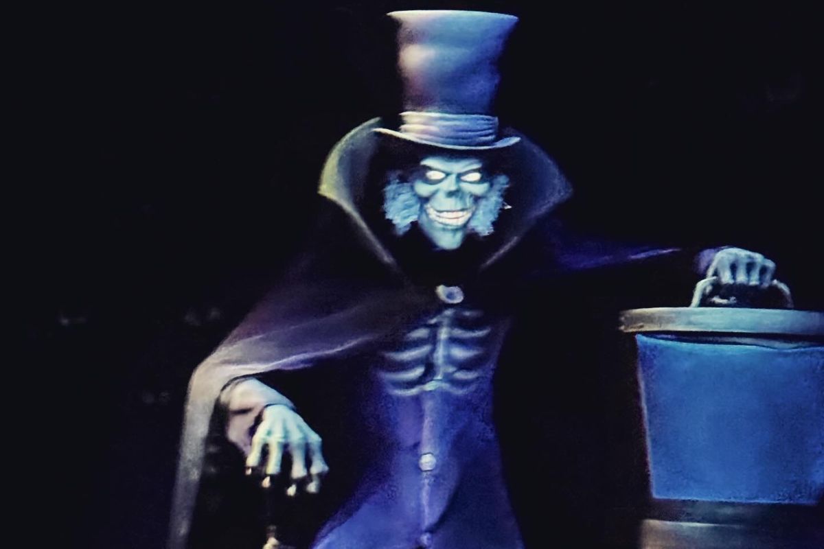 Hatbox Ghost Added On Haunted Mansion