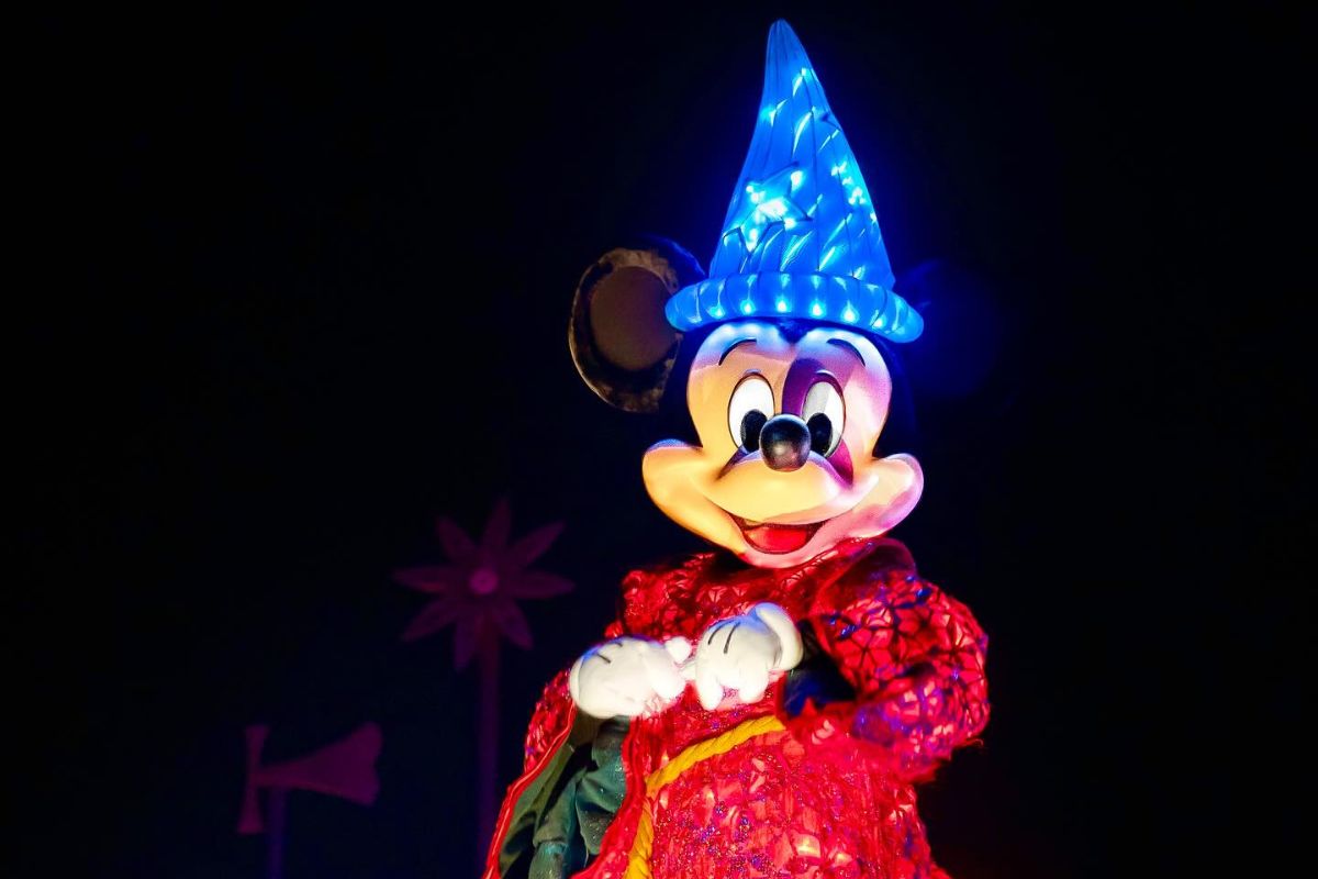 paint the night sorcerer mickey