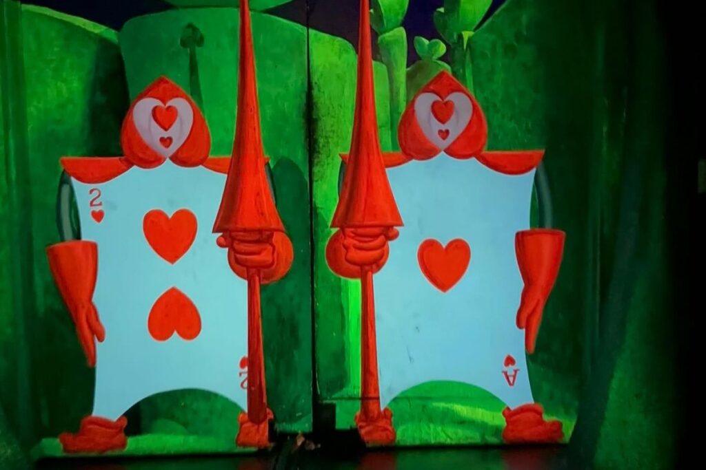 10 Fun Facts About The Alice In Wonderland Ride - That Disney Fam