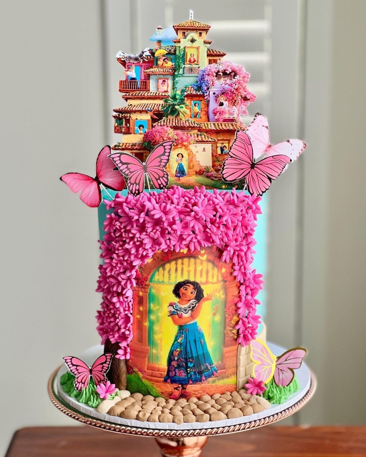 12 Encanto Birthday Cakes That Are Absolutely Magical