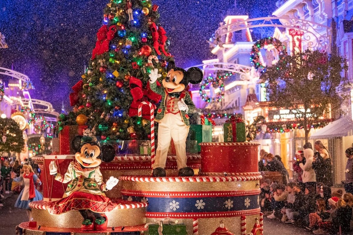 mickeys very merry christmas party